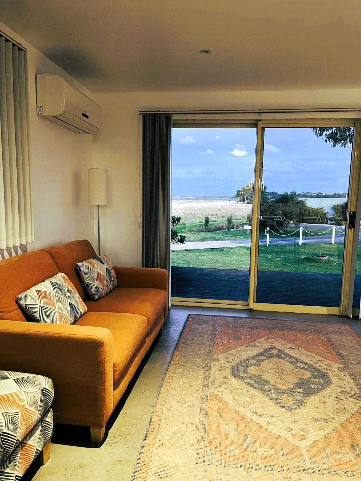 Pelican Point Sanctuary St Helens Room photo