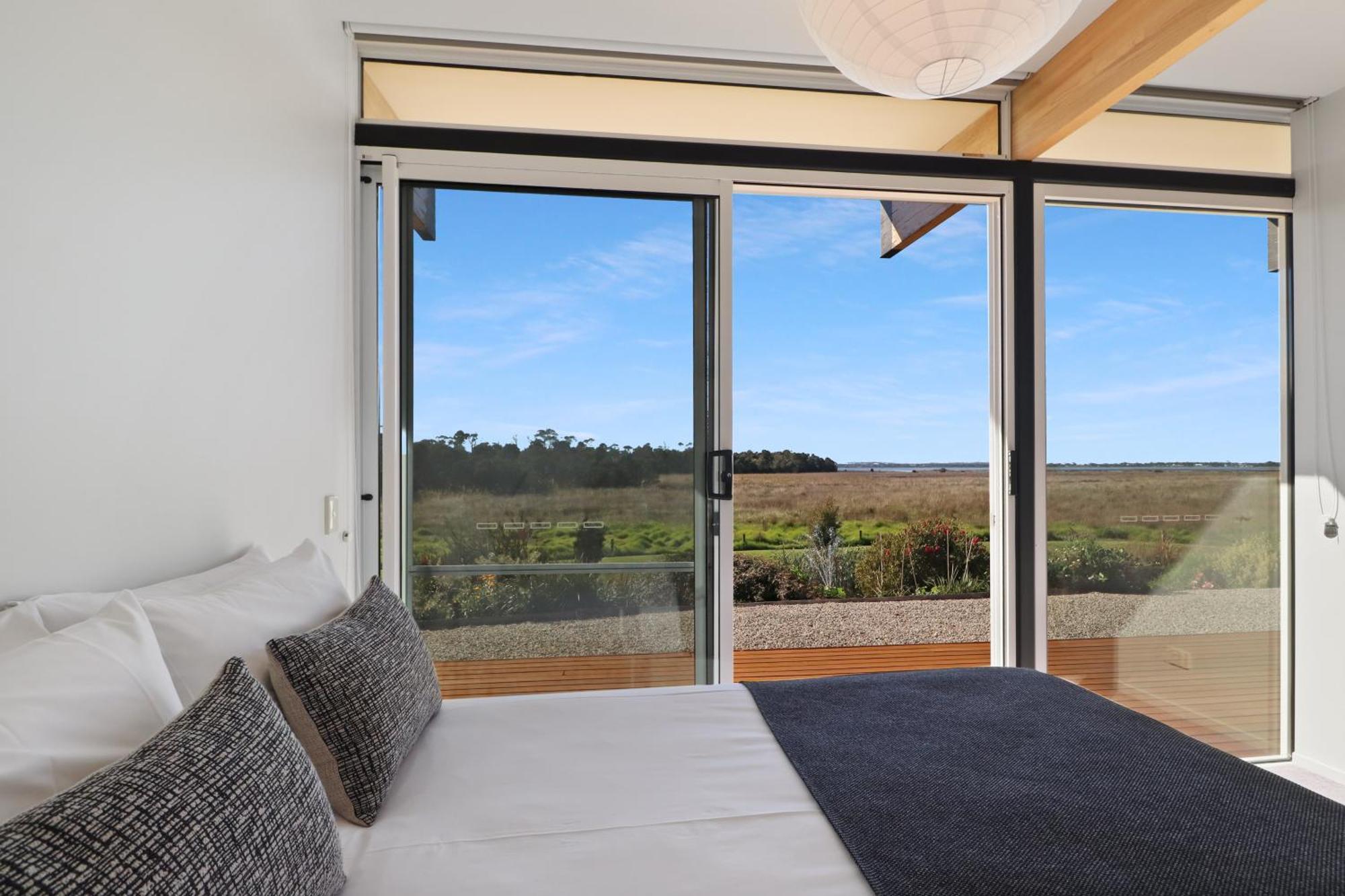 Pelican Point Sanctuary St Helens Room photo