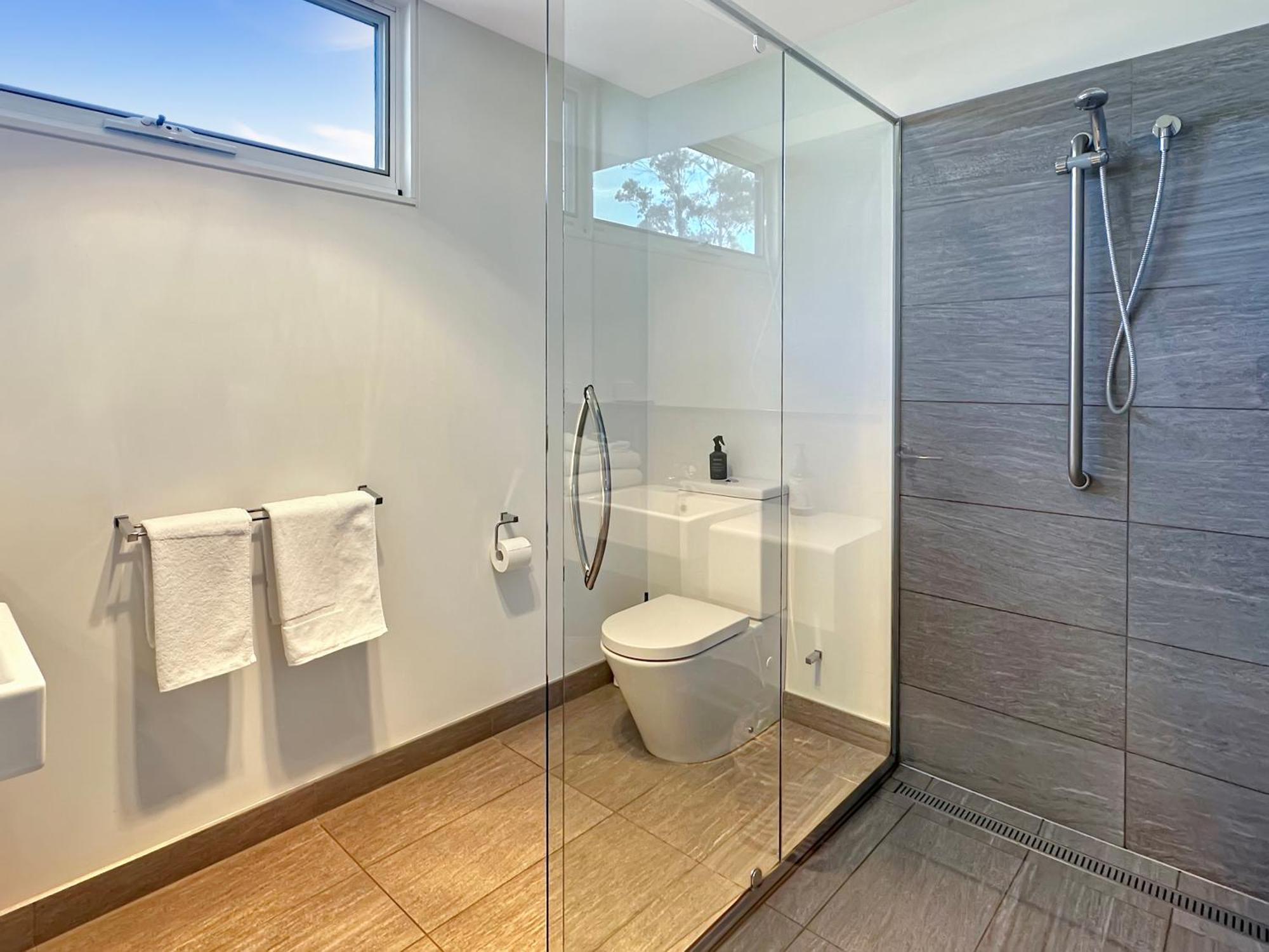 Pelican Point Sanctuary St Helens Room photo