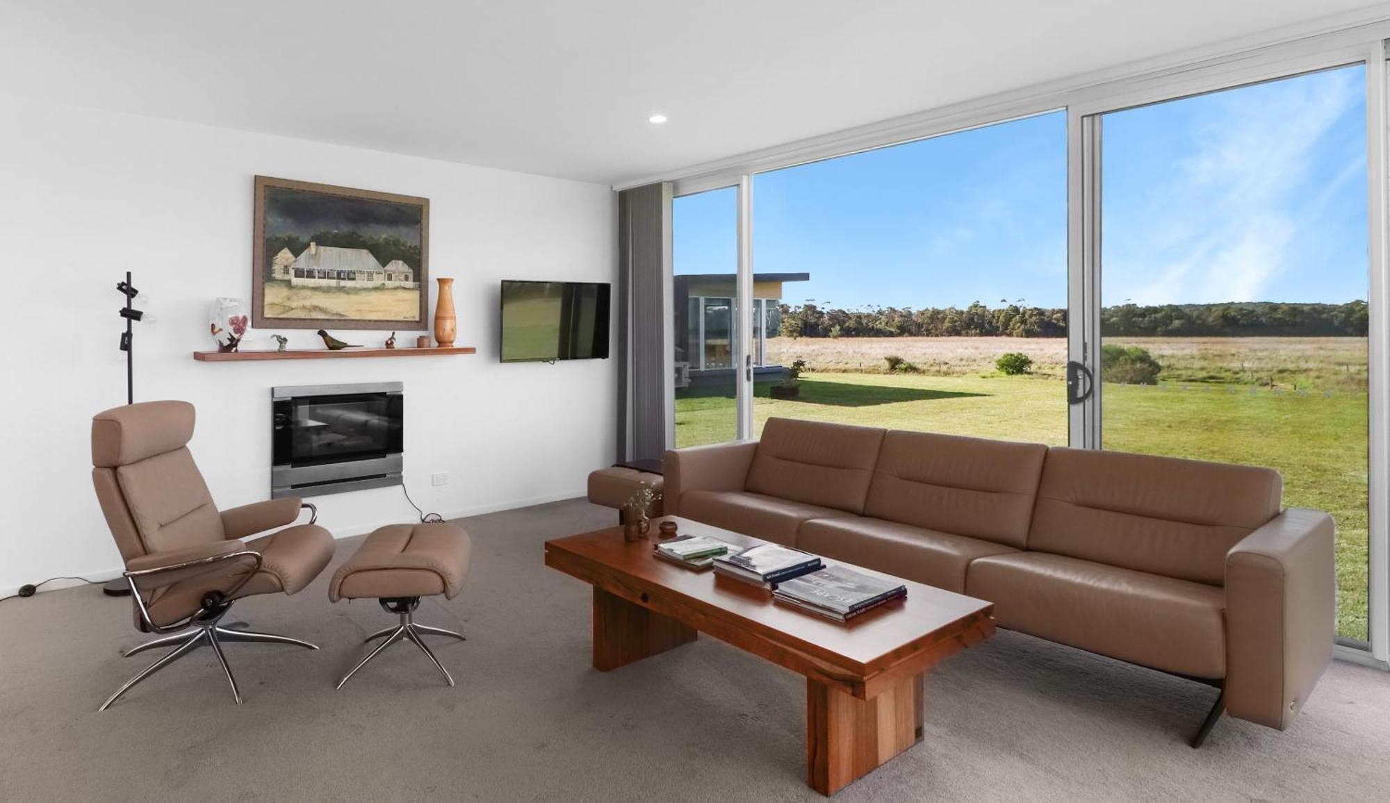 Pelican Point Sanctuary St Helens Room photo
