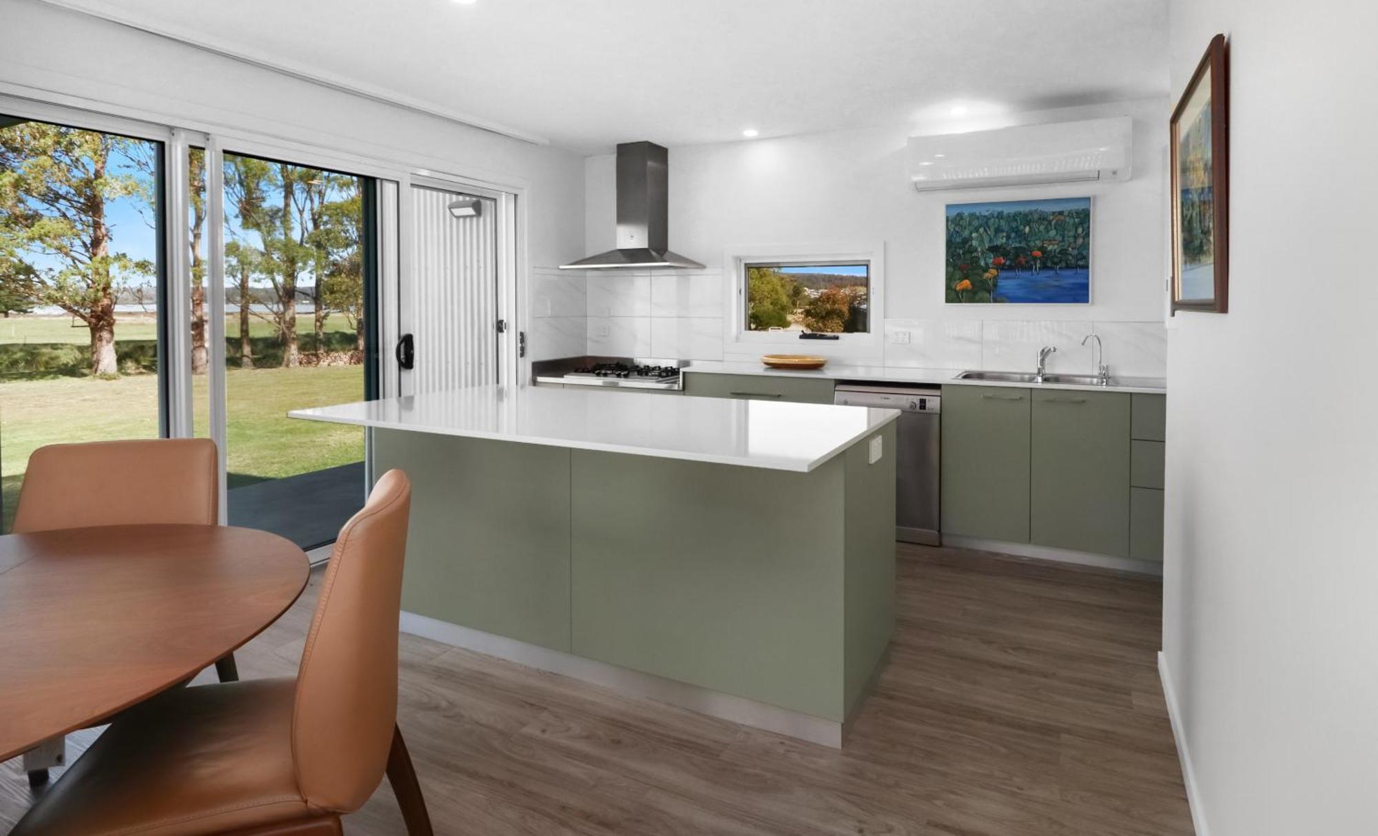Pelican Point Sanctuary St Helens Room photo